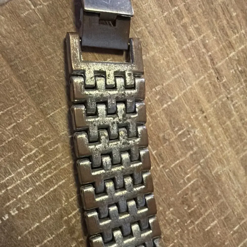 Geneva Ladies Watch Japanese Movement Gold Tone Silver Strap Needs Battery